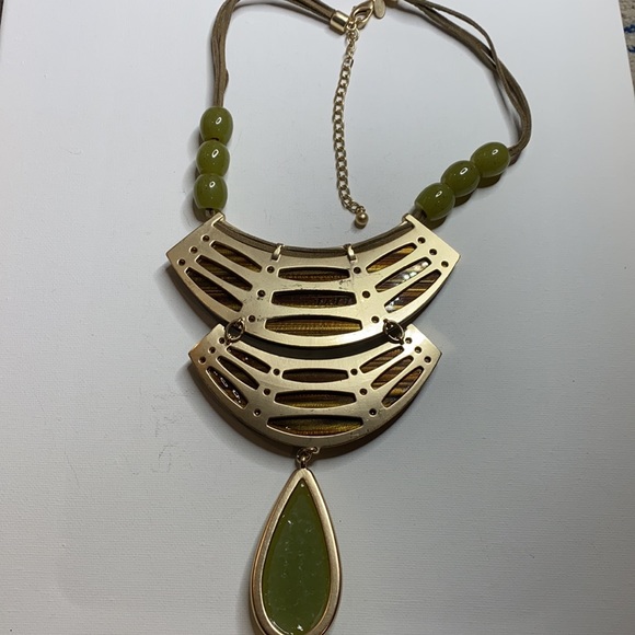 Chico’s massive jade color statement necklace - Picture 8 of 12